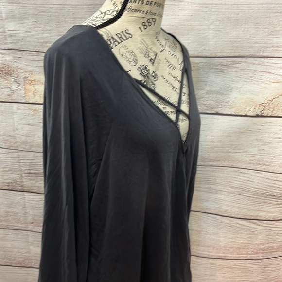 Torrid Top Surplice Plunge Strappy Faux Wrap NWT Gray Torrid Size 2 = 2X - Picture 4 of 11